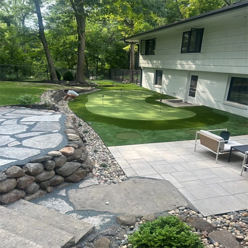 Putting Green & Patio